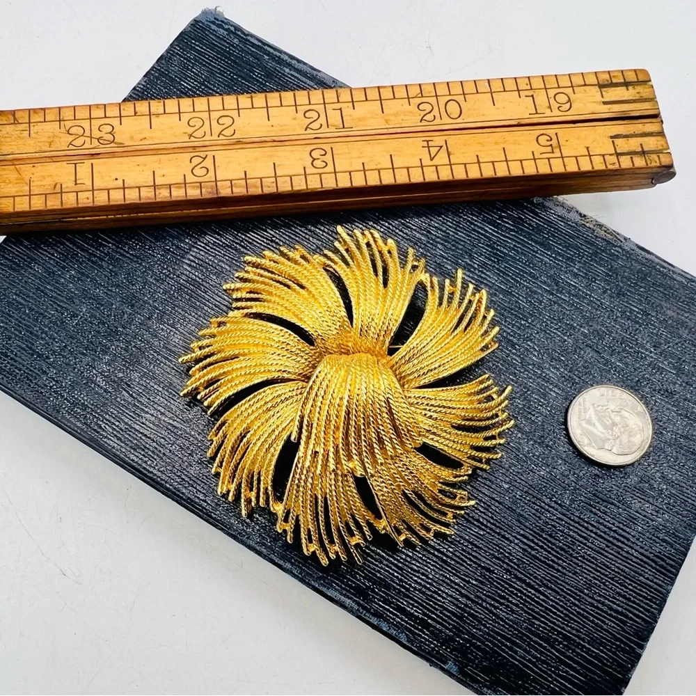 Vintage MONET gold tone large brooch pin ribbon bow floral